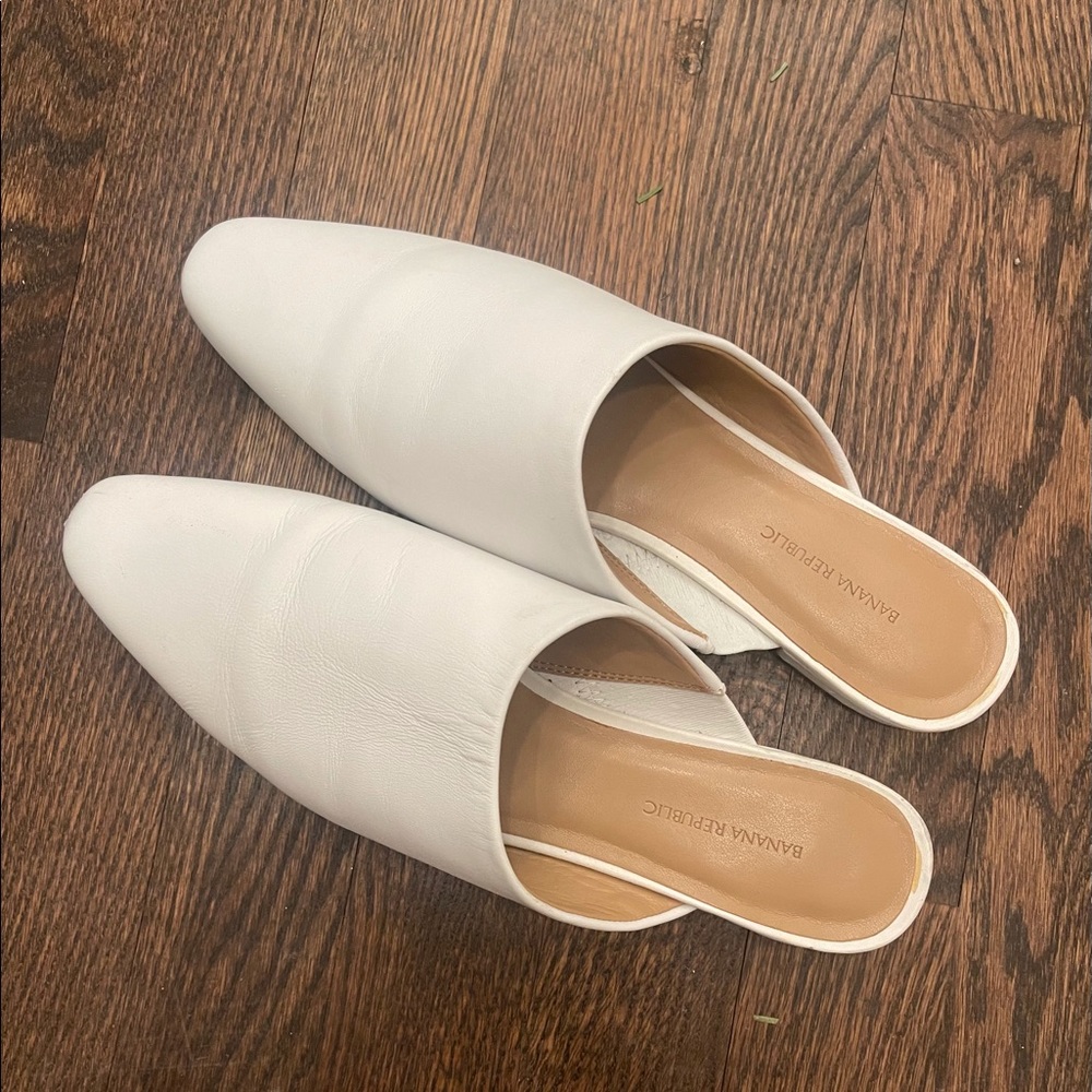 Banana republic white mule slides